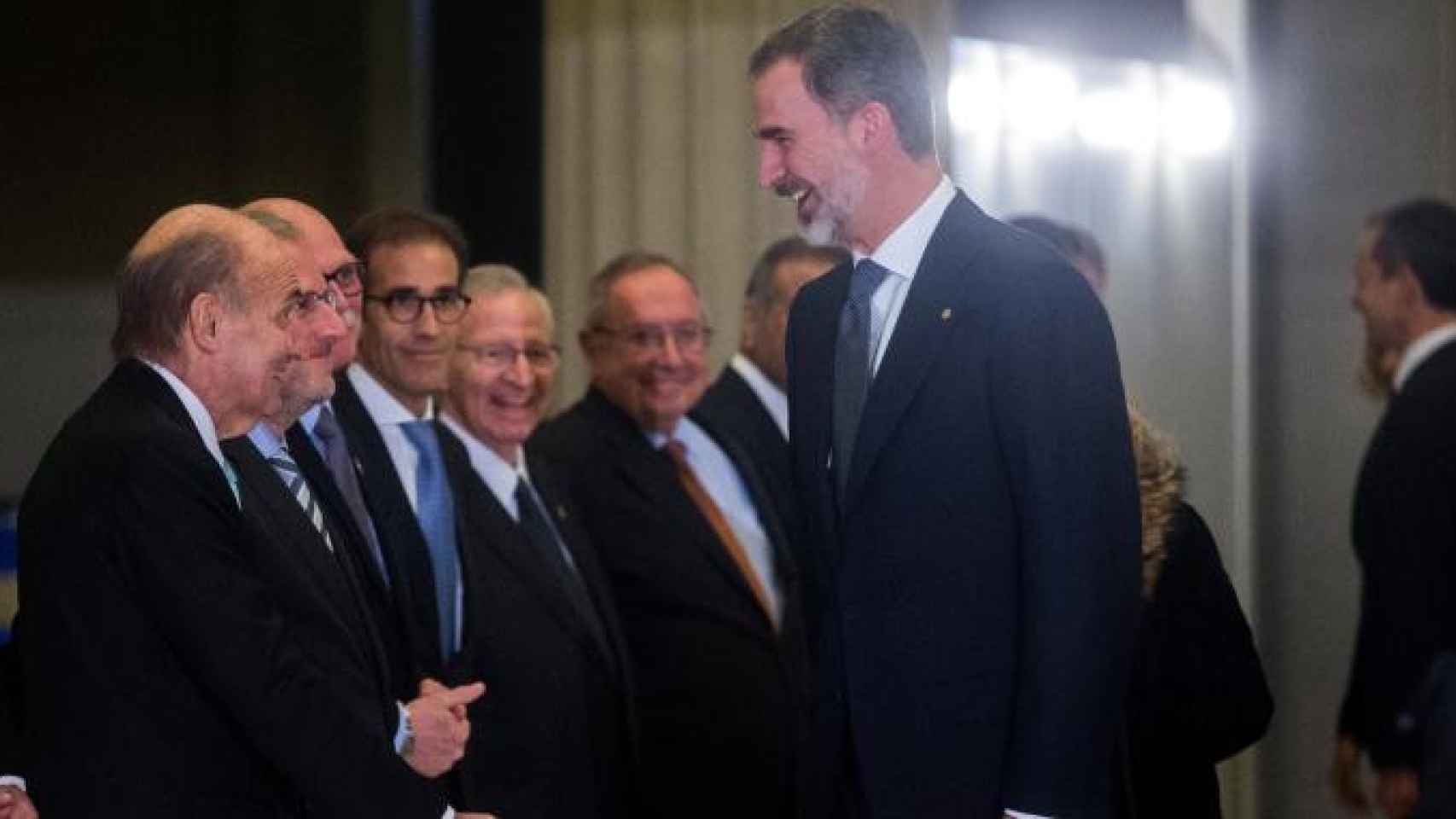 El rey Felipe VI, llegando a la cena previa al Mobile World Congress (MWC) de Barcelona / EFE