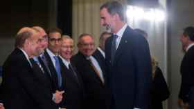 El rey Felipe VI, llegando a la cena previa al Mobile World Congress (MWC) de Barcelona / EFE