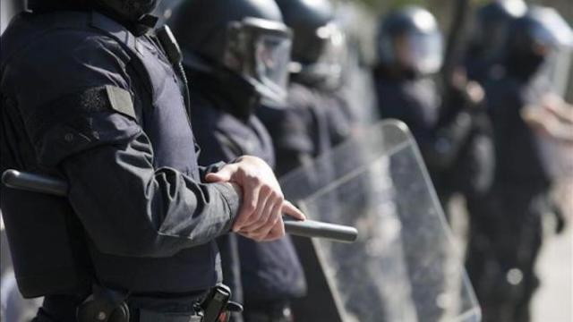 Una patrulla de los Mossos d'Esquadra durante un operativo / EFE