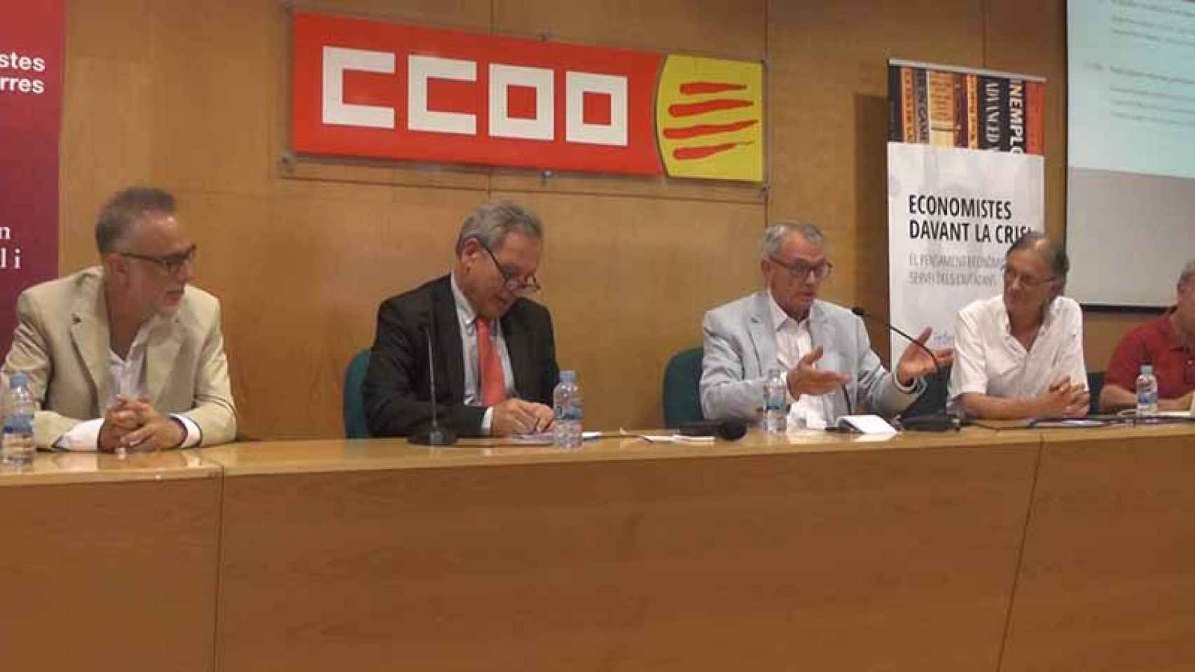 Intervención del presidente del Círculo de Economía, Anton Costas, en la Escuela de Verano de Federalistes d'Esquerres. / CG