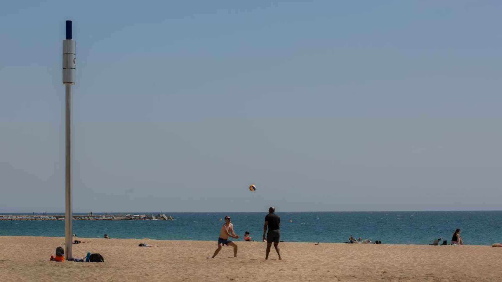 Imagen de la playa de Bogatell, en el litoral de Barcelona / EP