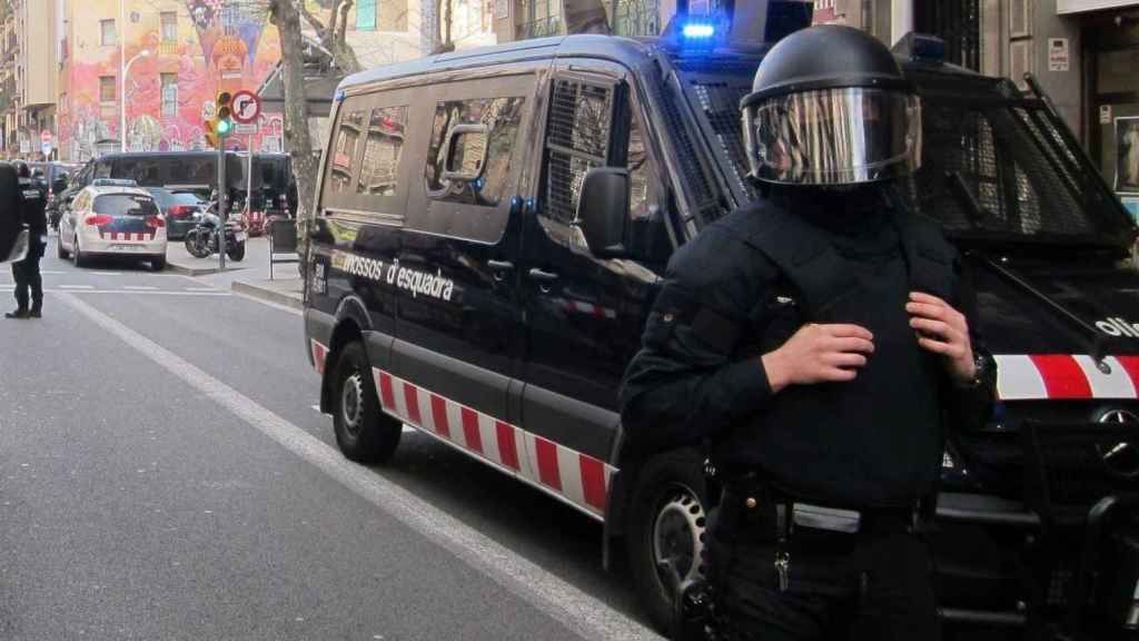 Imagen de archivo de un agente de la Brimo de los Mossos / MOSSOS D'ESQUADRA