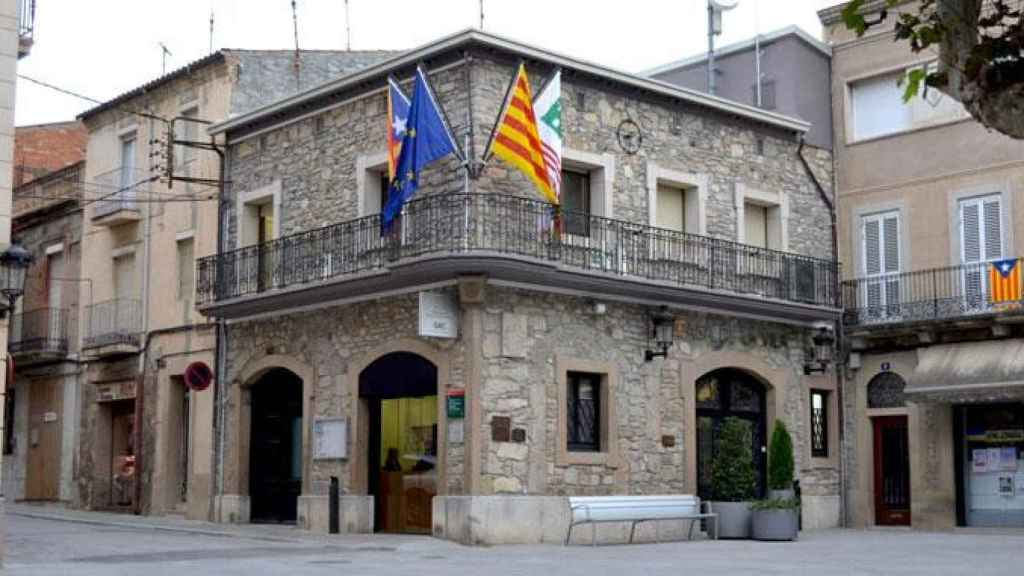 Fachada del Ayuntamiento de Sant Vicenç de Castellet / DIBA