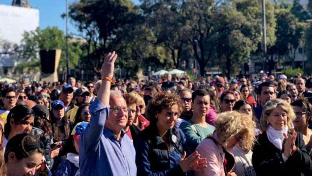 Dolors Montserrat y Josep Bou en la manifestación de Barcelona a favor del levantamiento militar de Guaidó en Venezuela / PP