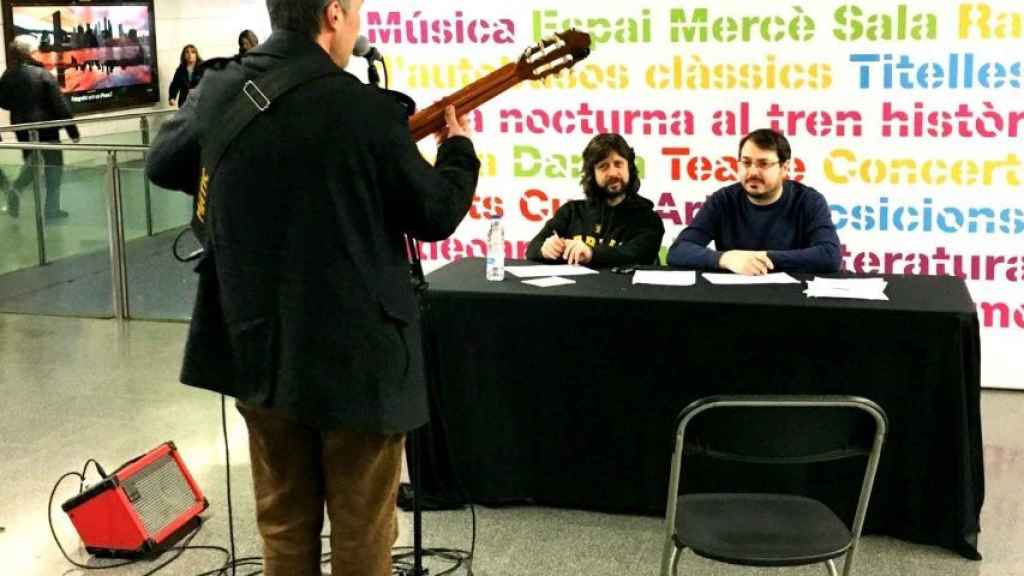 Un músico durante su audición para actuar en el metro de Barcelona / CG