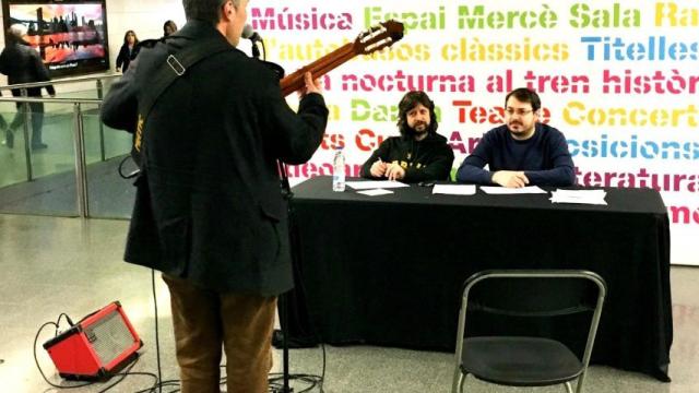 Un músico durante su audición para actuar en el metro de Barcelona / CG