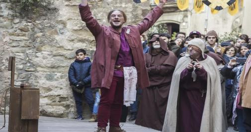 Personajes caracterizados durante el Mercado medieval de Vic / AJUNTAMENT DE VIC