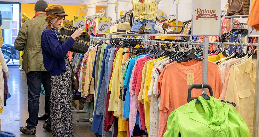Interior de una tienda de segunda mano de la Fundación Humana / HUMANA