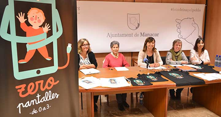 Presentación de la campaña 'Zero pantalles de 0 a 3' llevada a cabo en Manacor / MANACOR.ORG