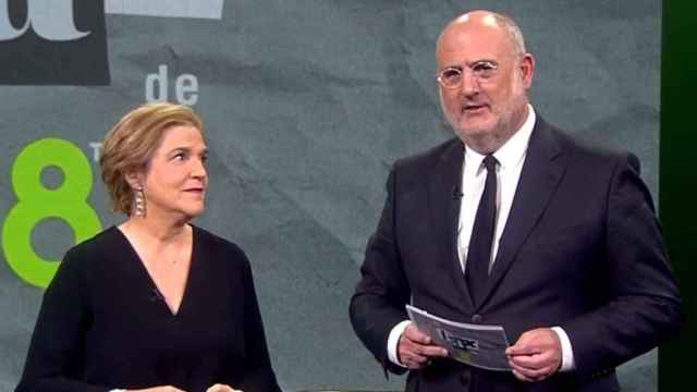 Pilar Rahola y Eduard Pujol en 'El Fax de 8tv' / 8TV