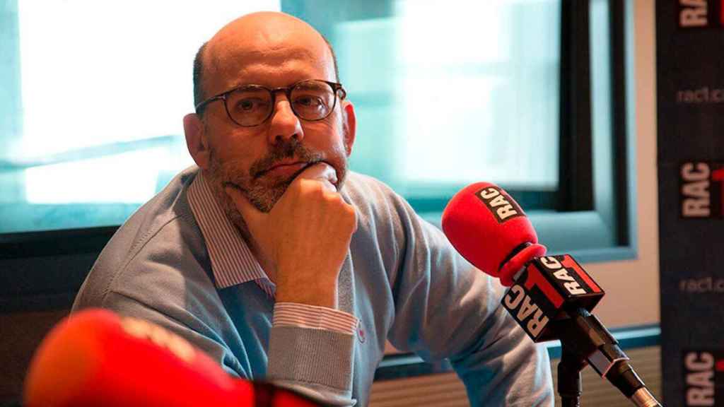 Jordi Basté, presentador del programa 'El Món a RAC1', durante el espacio