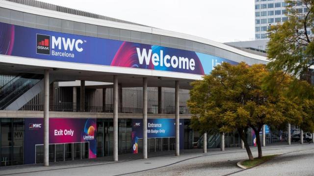 Exterior del pabellón del evento Mobile World Congress de 2020 el día que se canceló por la pandemia / EP