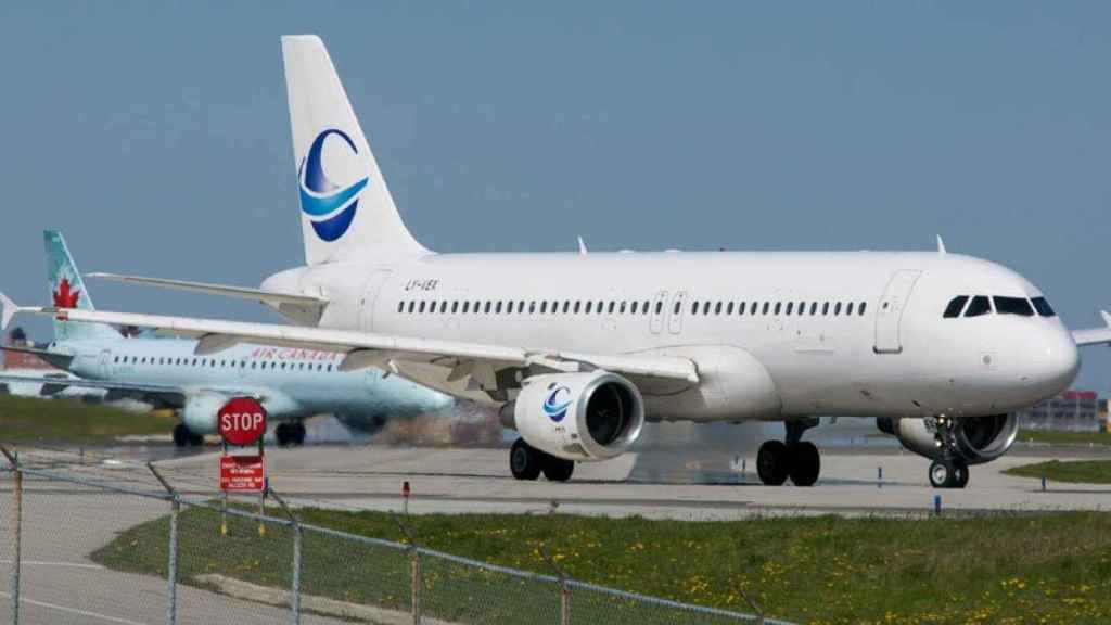 Una aeronave tipo A320 de la aerolína lituana Avion Express.