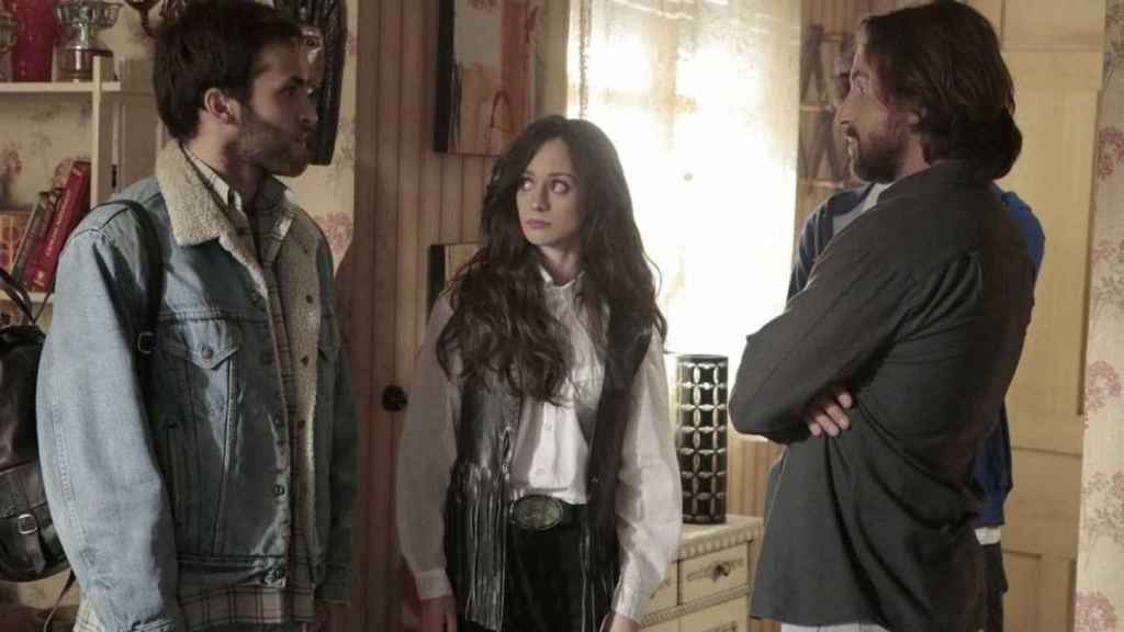 Imagen de la ficción 'Cuéntame' donde Carlos y Karina se reencuentran / EUROPA PRESS