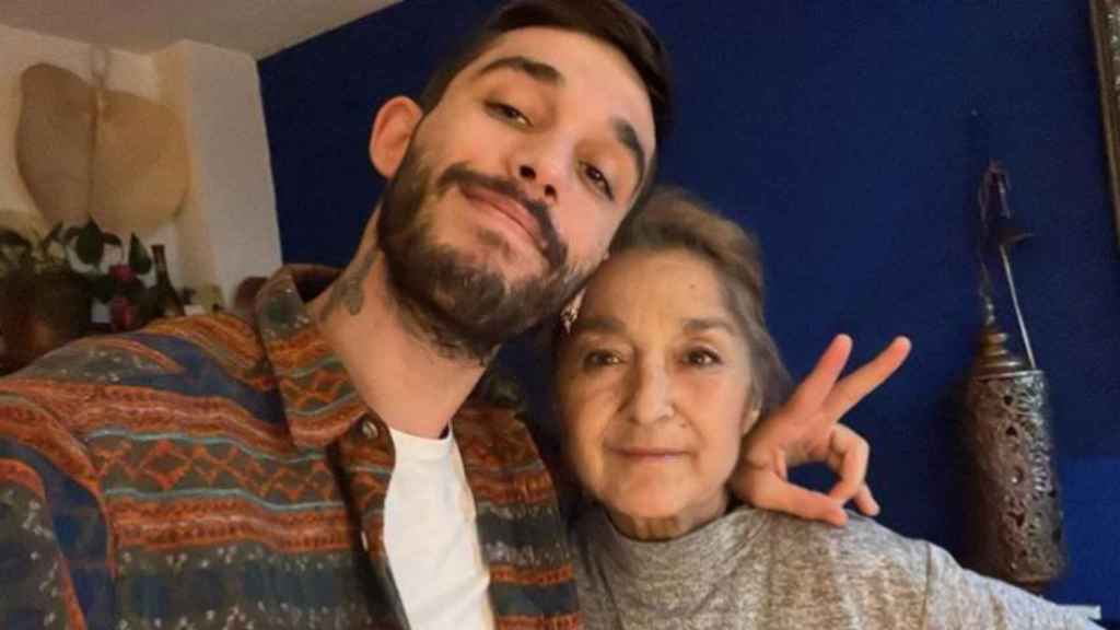 Víctor Elías con su madre