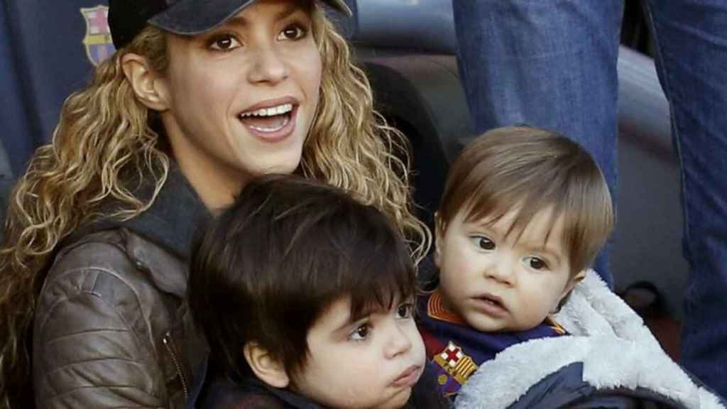 Shakira con sus hijos