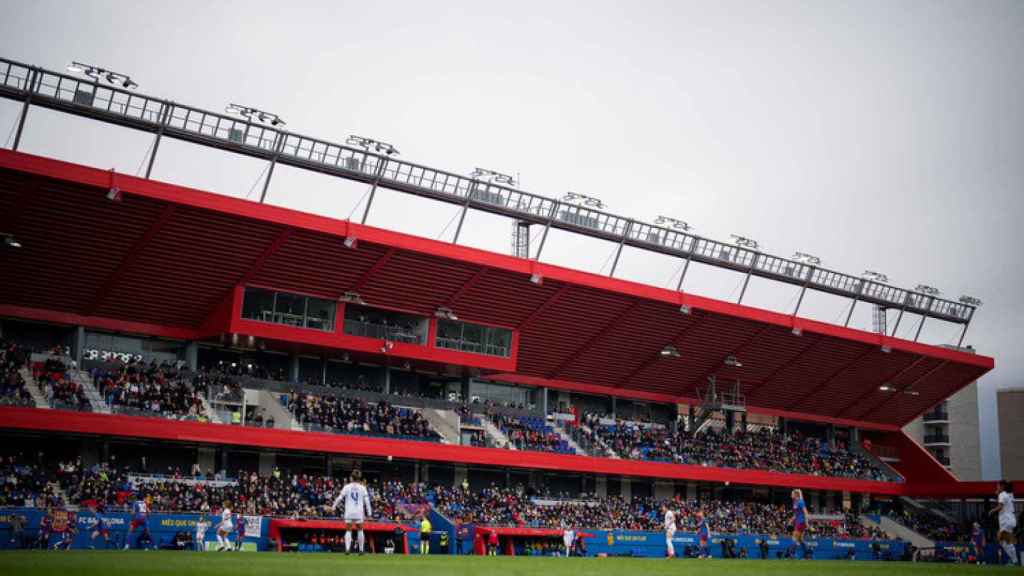 El FC Barcelona, disputando un partido en el Estadi Johan Cruyff / FCB