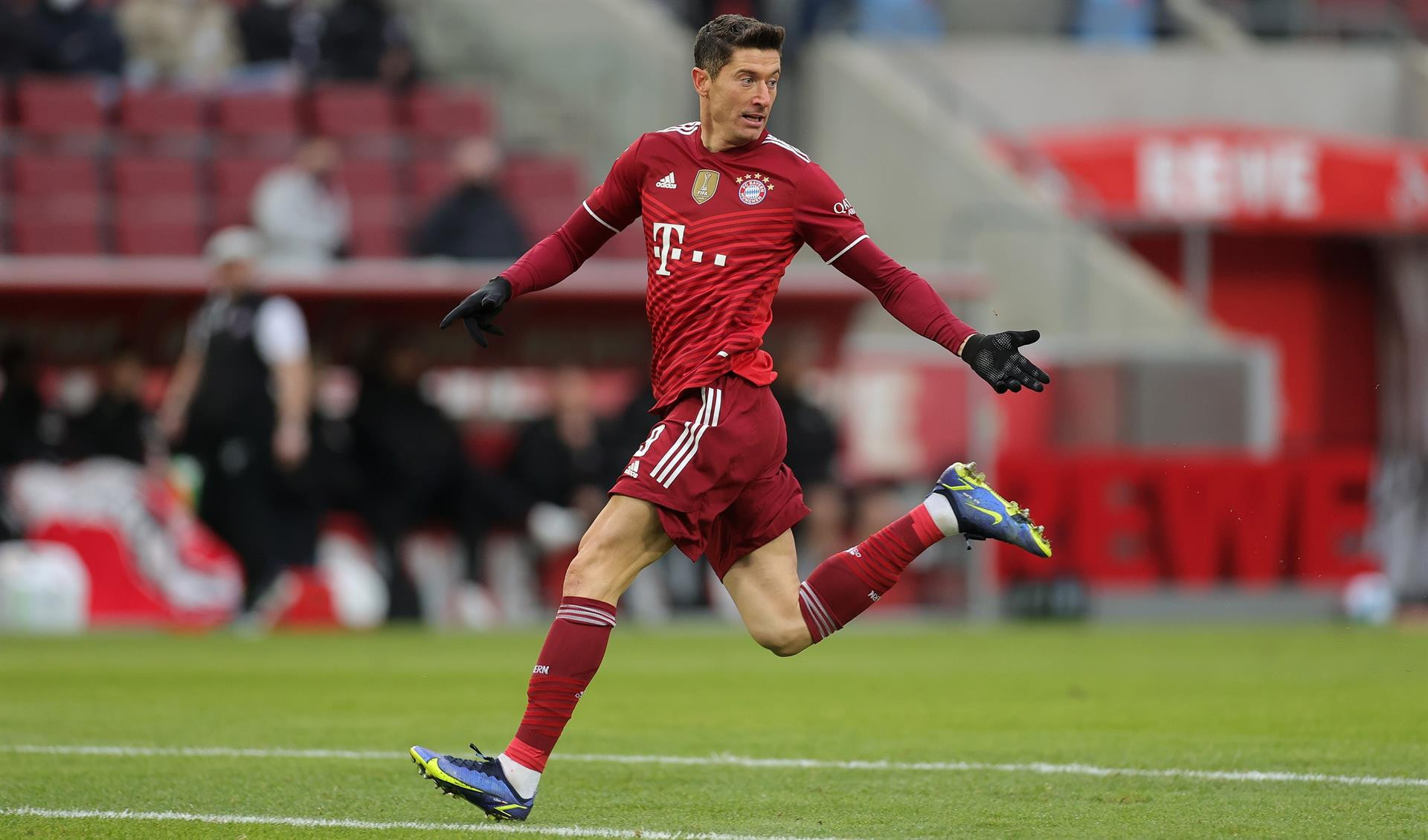 Lewandowski, en el partido que el Bayern disputó contra el Colonia / EFE