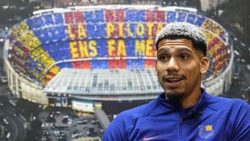 Ronald Araujo concede una entrevista tras el Barça-Cádiz / EFE