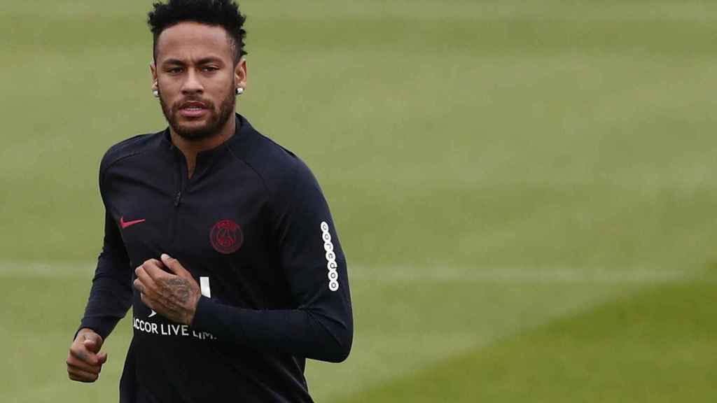 Neymar en un entrenamiento con el PSG/ EFE