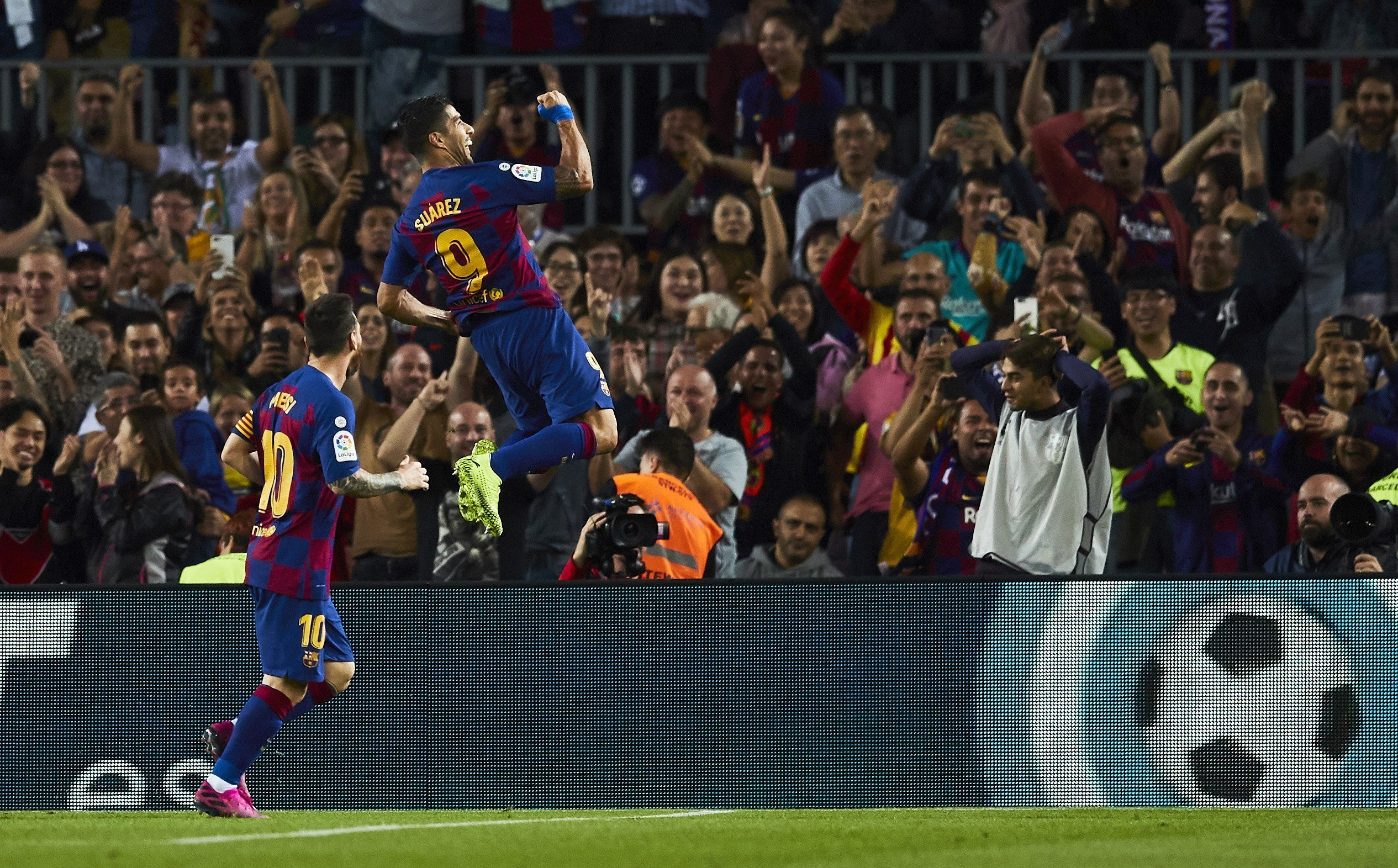 Una foto de Luis Suárez celebrando su tanto al Sevilla / EFE