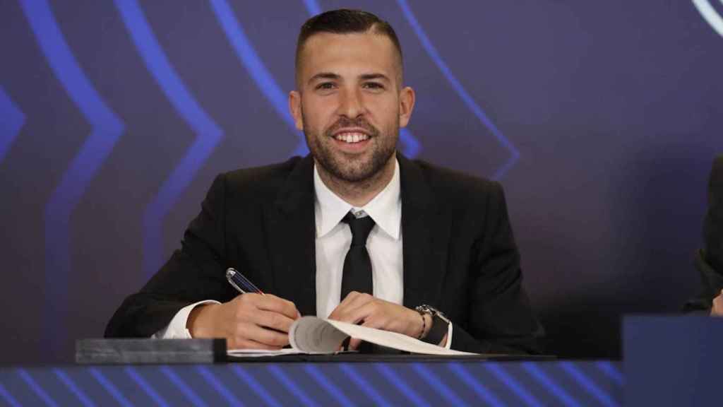 Jordi Alba en el acto de su renovación / EFE