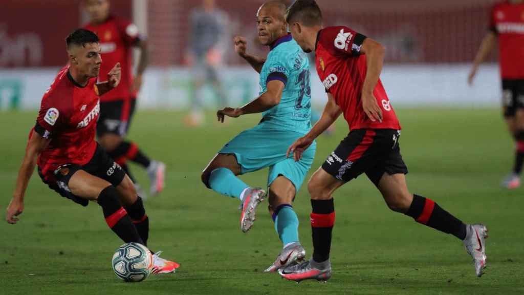 Martin Braithwaite disputando un balón /EFE