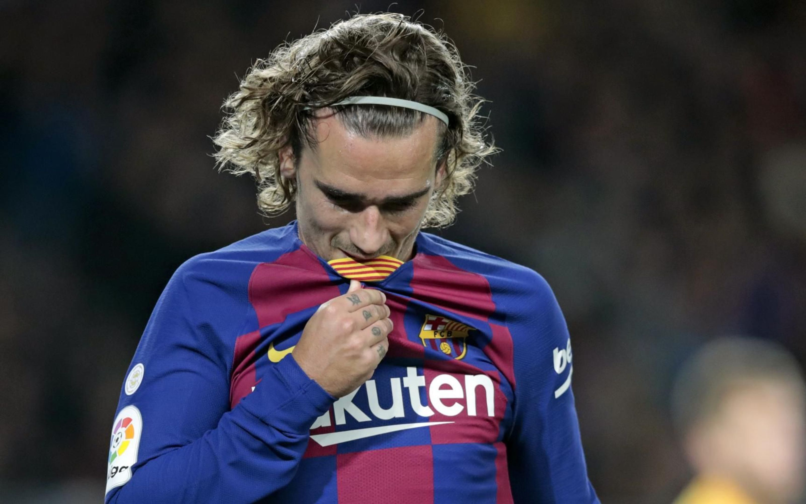 Griezmann se lemanta tras desaprovechar una ocasión frente al Celta / FC Barcelona