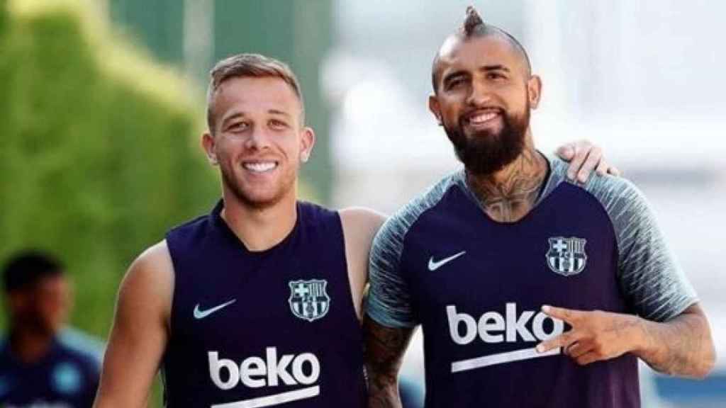 Arthur Melo y Arturo Vidal / EFE