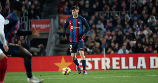 Pedri, durante el partido contra el Manchester United / Luis Miguel Añón (CG)