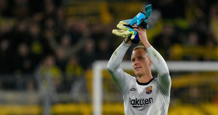 Ter Stegen, saludando a la afición | EFE