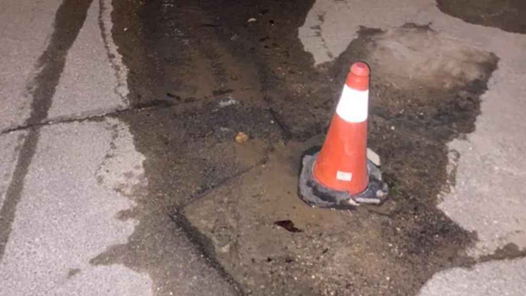 Un cono tapa la fuga de agua en Collbató