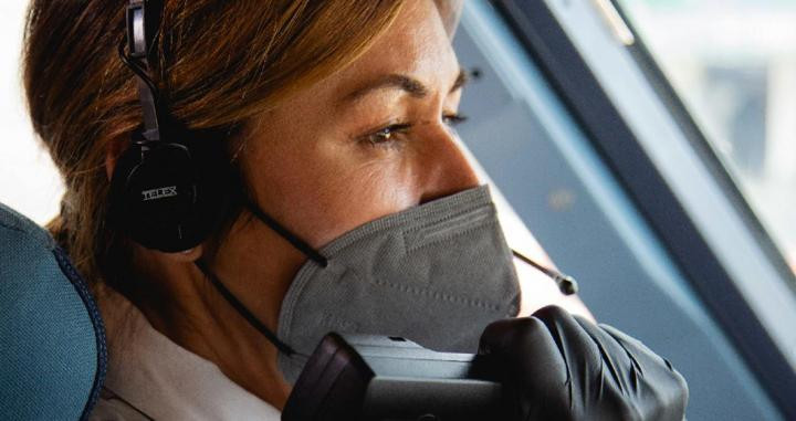 Una piloto de Vueling en un avión / VUELING