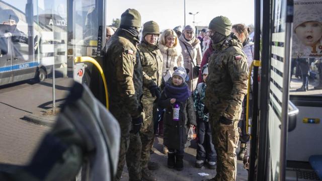 Refugiados ucranianos en Medyka, Polonia / RODRIGO JIMÉNEZ - EFE