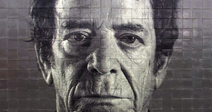 La imagen de Lou Reed creada por Chuck Close para el metro de Nueva York.