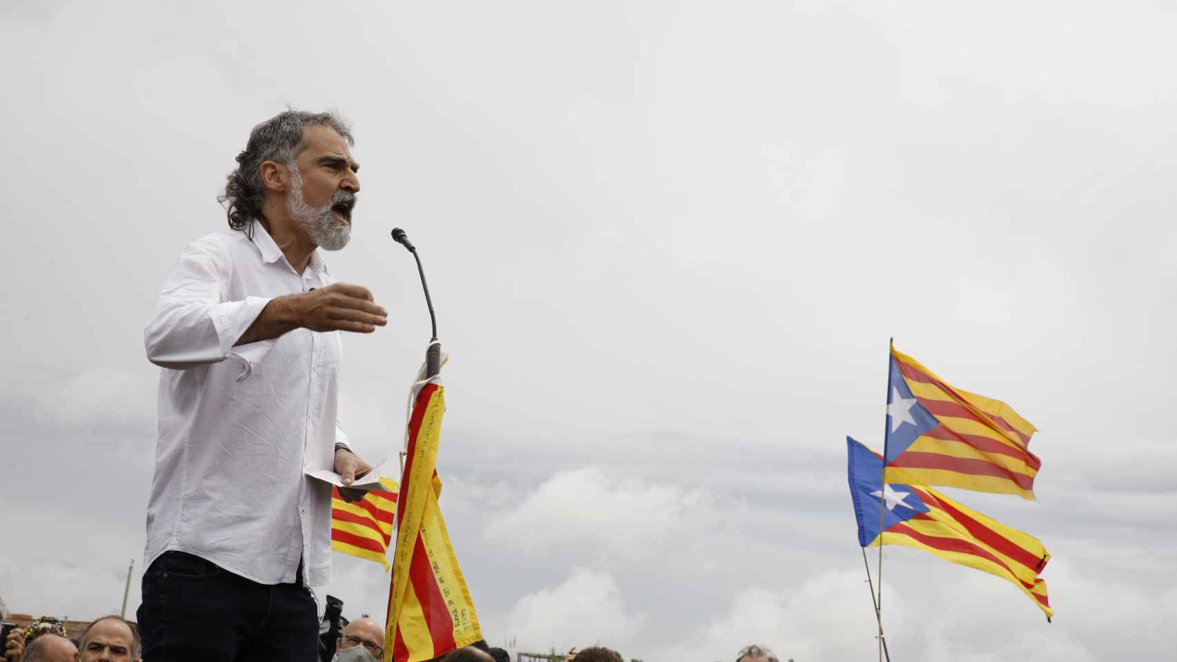 El presidente de Òmnium Cultural, Jordi Cuixart , dando un discurso ante la prisión de Lledoners / EUROPA PRESS