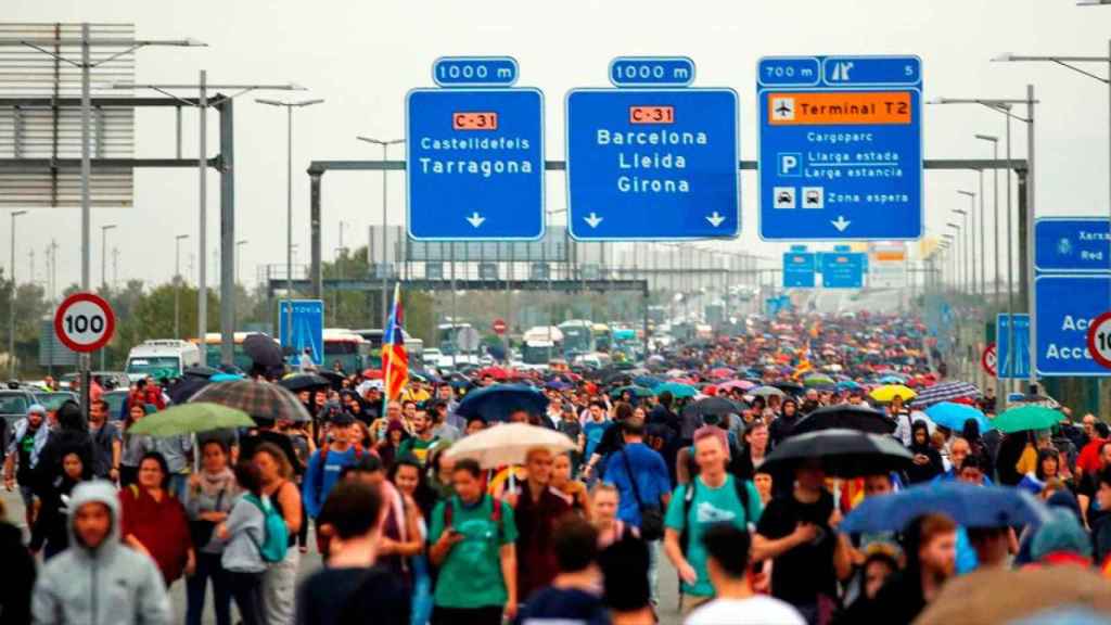 Imagen de un corte de carretera independentista en Cataluña / EFE