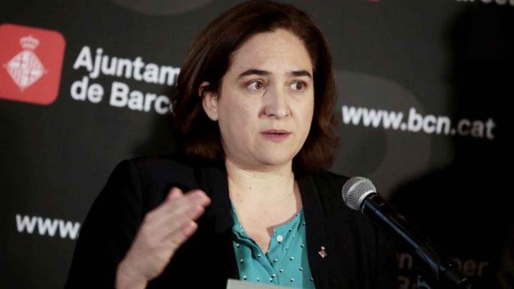 Ada Colau, alcaldesa de Barcelona, en una rueda de prensa / CG