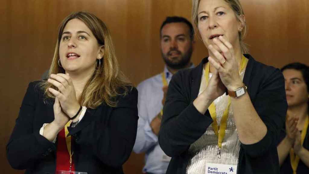 La coordinadora general del PDeCAT, Marta Pascal (i), y la presidenta del partido, Neus Munté (d), durante el consejo nacional del PDeCAT / EFE