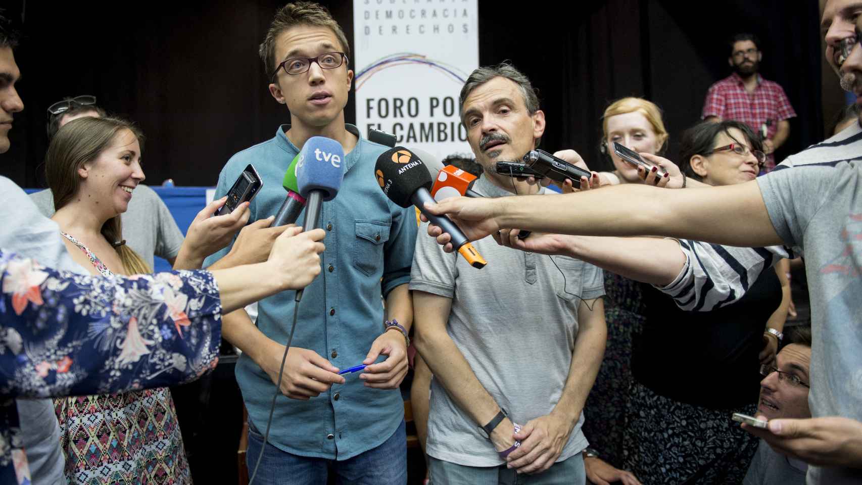 Íñigo Errejón y José Manuel López, exportavoz de Podemos en la Asamblea de Madrid, en una imagen de archivo / EFE