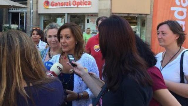 La portavoz de C's en el Parlamento autonómico, Carina Mejías, atendiendo a la prensa