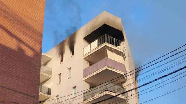 Incendio en un ático de Sant Adrià de Besòs / PROTECCIÓN CIVIL ADRIANENCA