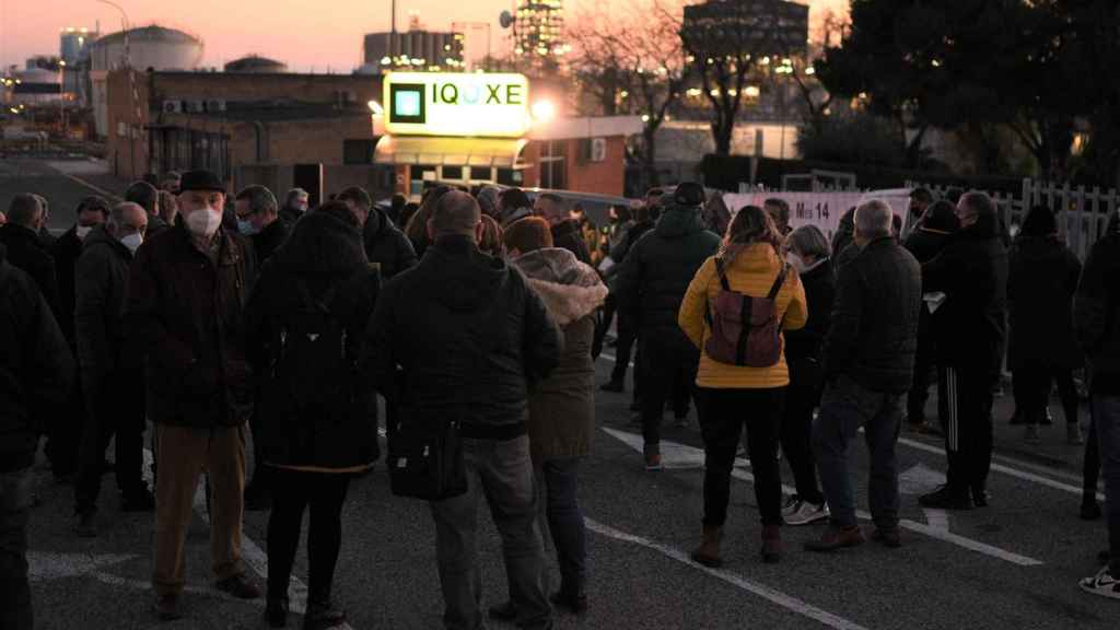 Concentración ante la planta de Iqoxe en La Canonja en el segundo aniversario de la explosión que causó tres muertos / LAIA SOLANELLAS - EUROPA PRESS