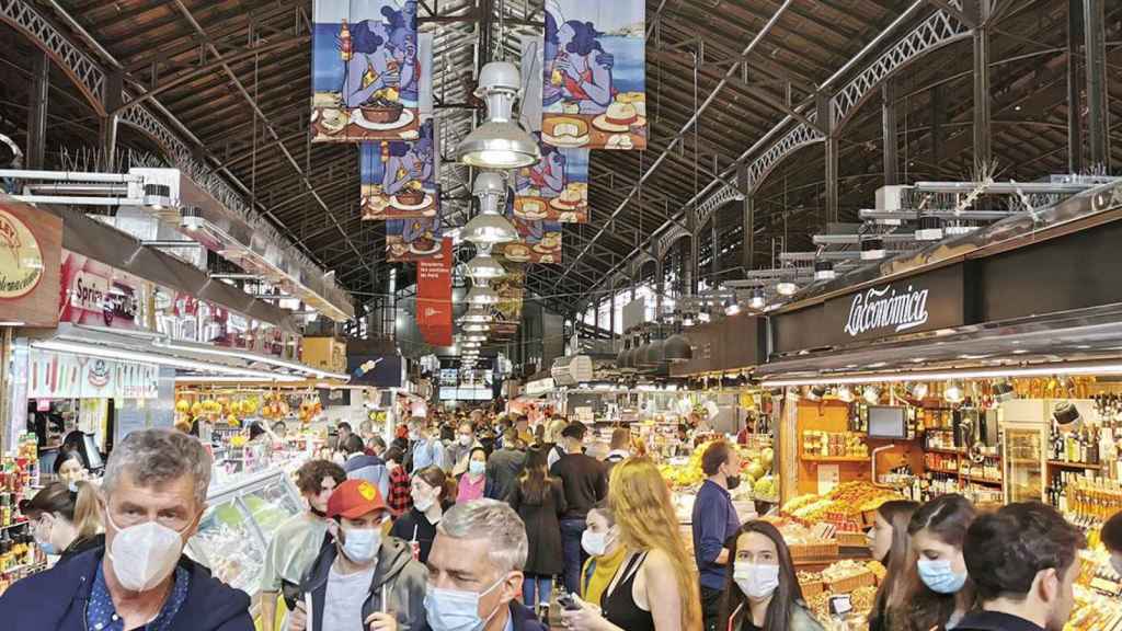 Interior del Mercado de la Boqueria un viernes por la mañana / CG