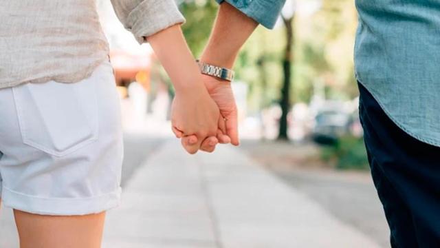 Las parejas de hecho están equiparadas en derechos al matrimonio en Cataluña