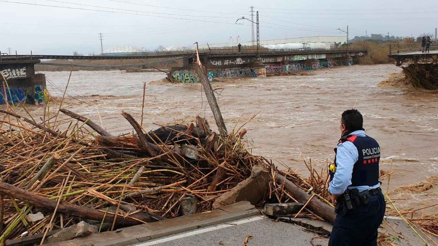 Puentes rotos sobre el río Tordera entre Blanes (Girona) y Malgrat de Mar (Barcelona) a causa del temporal Gloria / EP