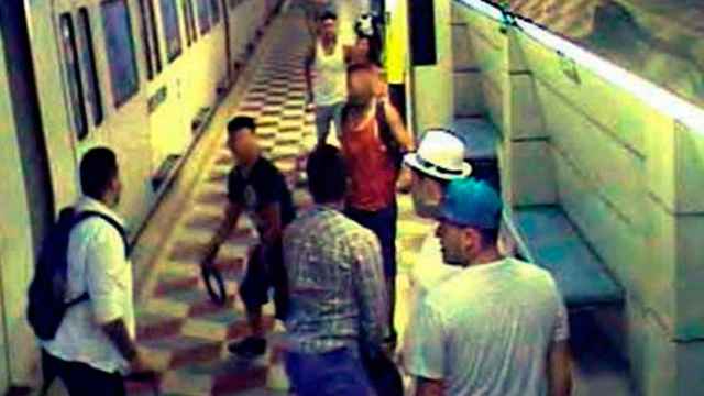 Imagen de archivo de una agresión en el Metro de Barcelona / EP