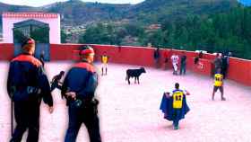 Agentes de los Mossos d'Esquadra i una 'tienta' en Tarragona.