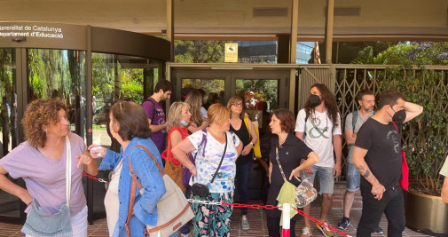 Protesta de docentes en la Conselleria de Educación / USTEC