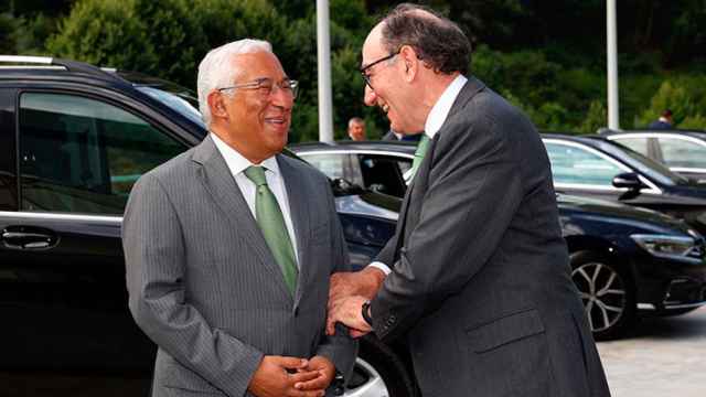 El presidente de Iberdrola, Ignacio Galán (dcha.), saluda al primer ministro portugués, Antonio Costa / IBERDROLA